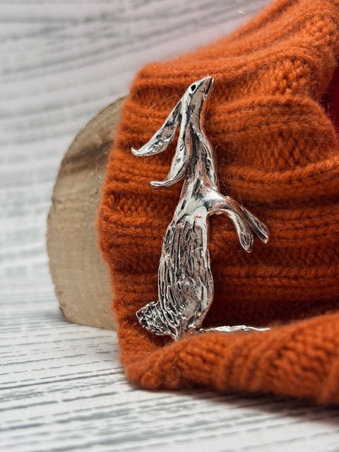 Hare_Brooch.jpg